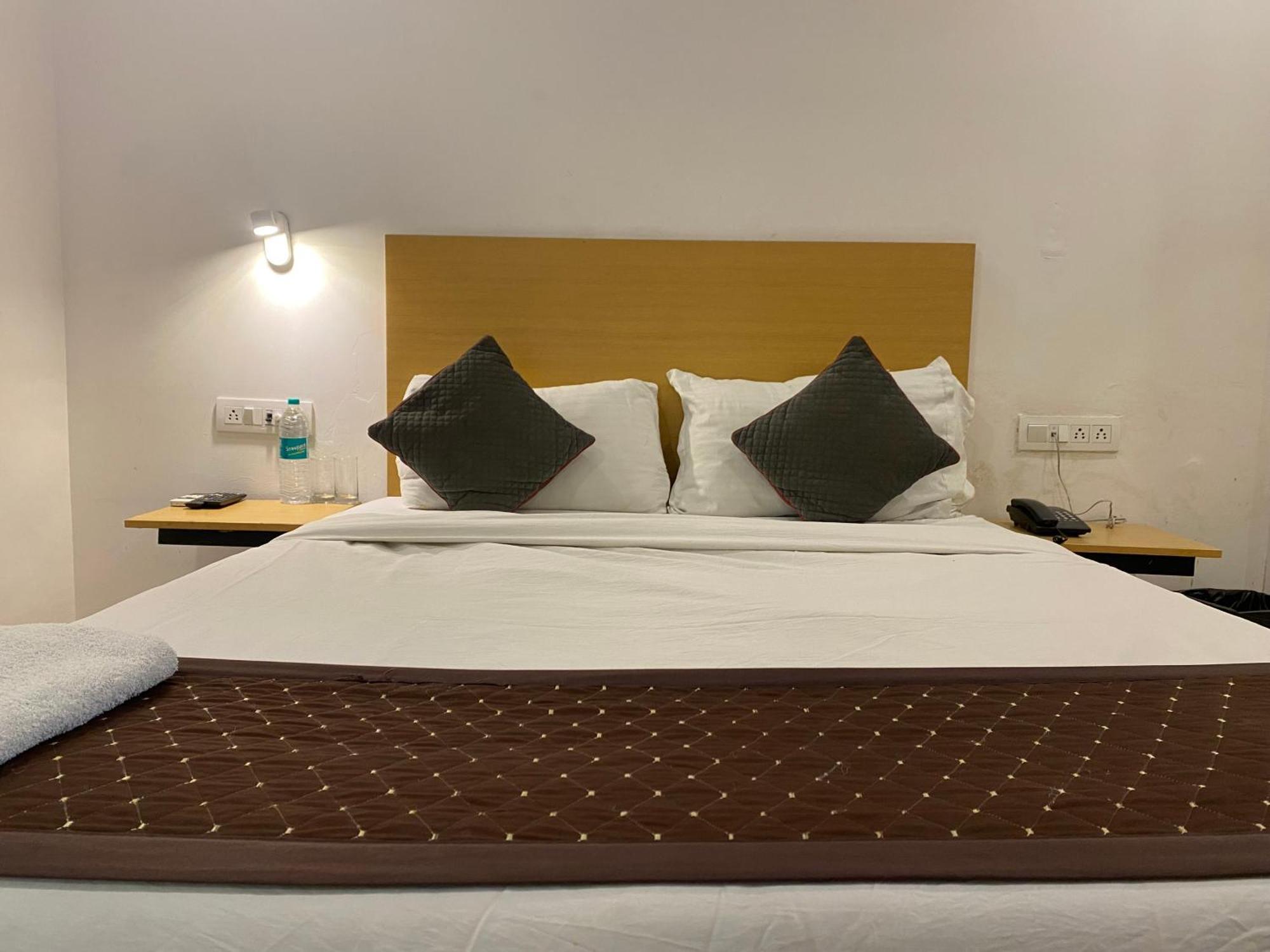 Qotel Hotel Ip Residency East Delhi Preet Vihar New Delhi Extérieur photo