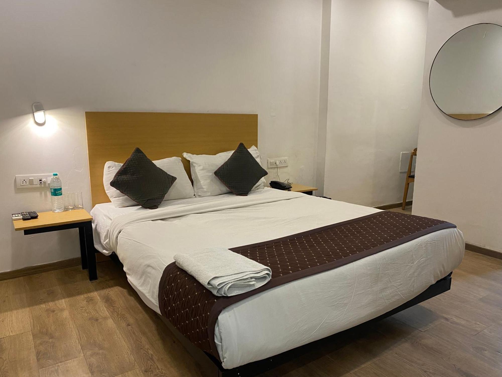 Qotel Hotel Ip Residency East Delhi Preet Vihar New Delhi Extérieur photo